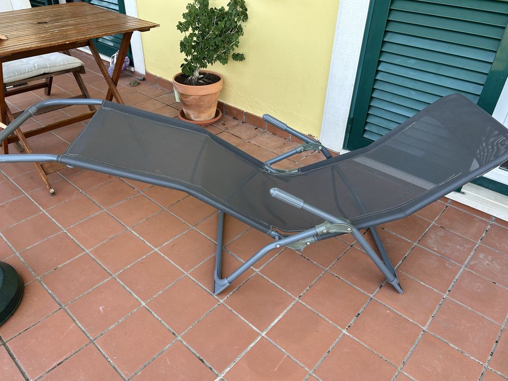 Espreguiçadeira Jardim Cinza - Bom Estado