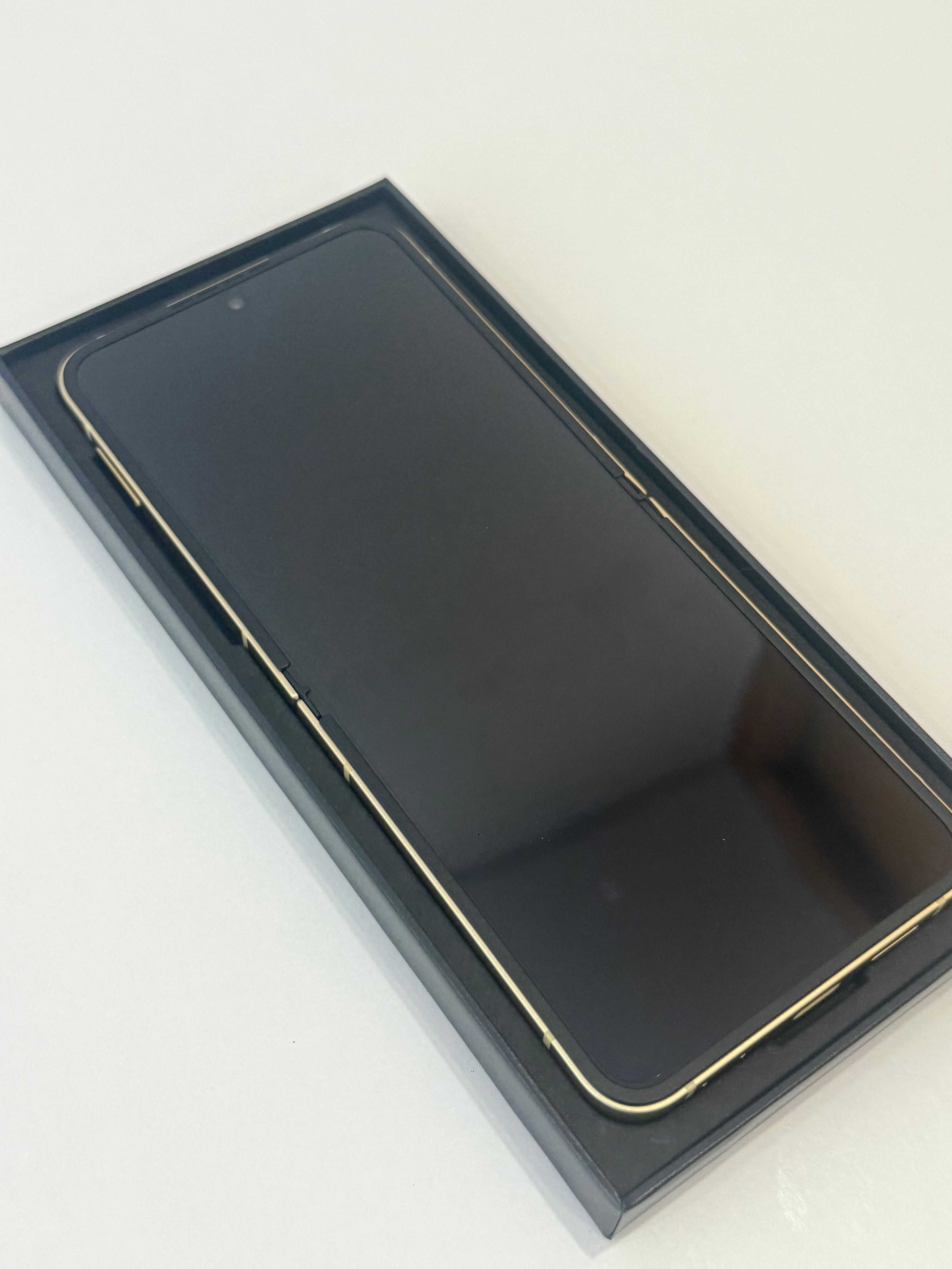 Galaxy Z Flip 6 256GB (como NOVO) inclui capas