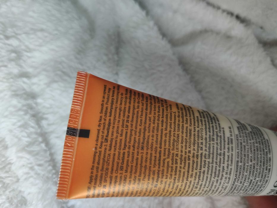 Avon krem nawilżająco koloryzujący spf 20