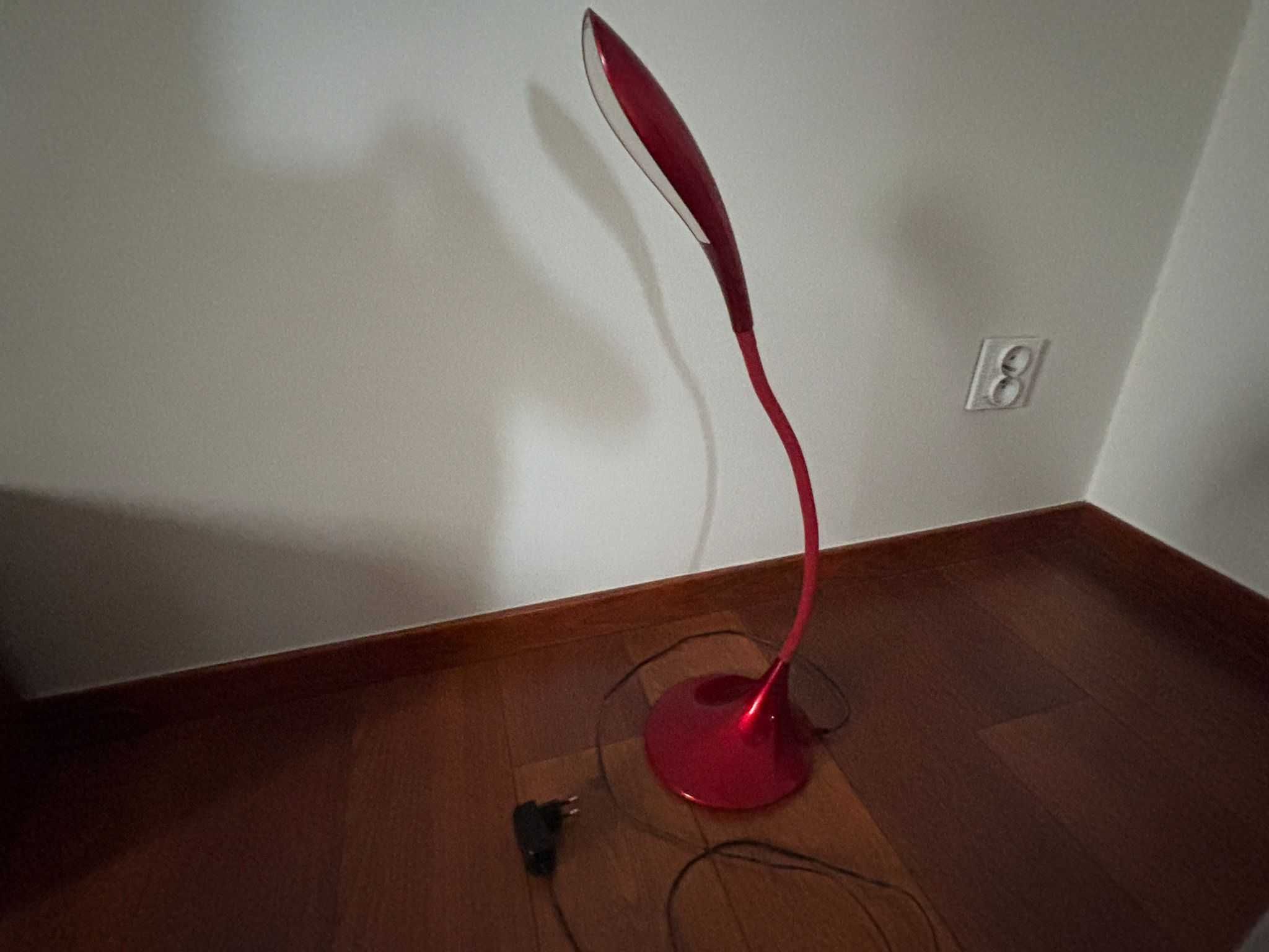Lampka led na biurko czwerwona światło białe
