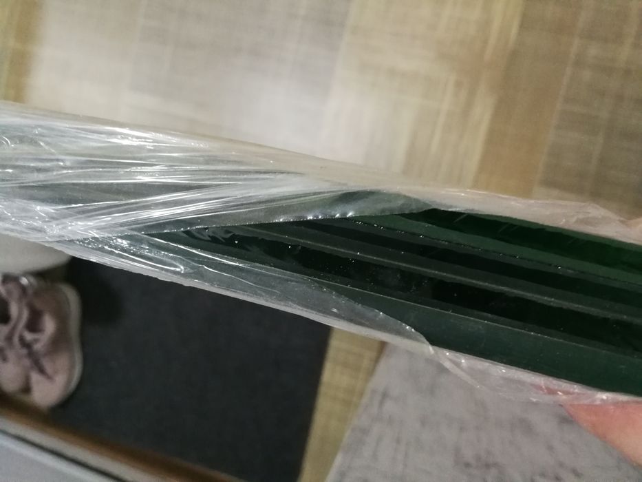 Скло товсте 6-7 мм, 4 штуки.