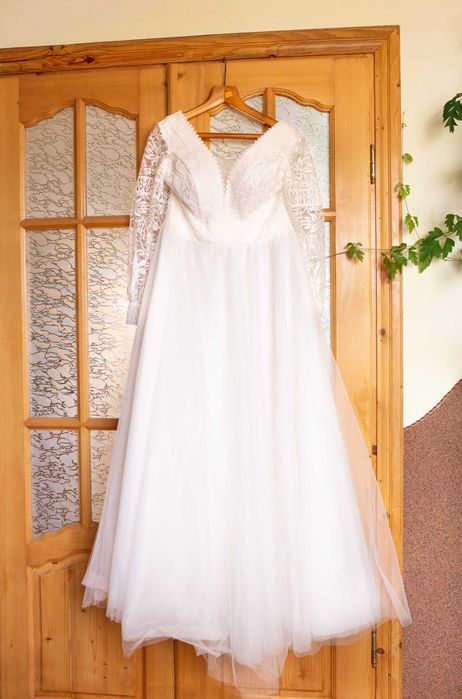 Весільна сукня у хорошому стані