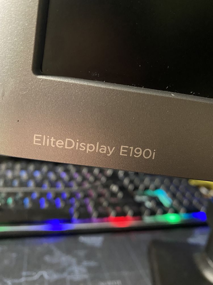 Монитор 19" HP EliteDisplay E190i