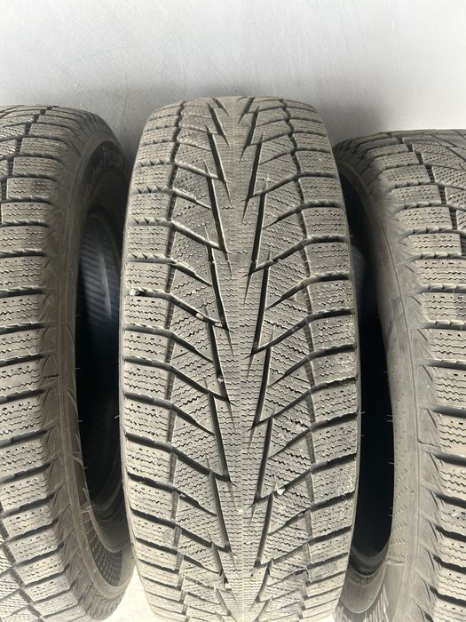Резина  Hankook 215 65 R16 зимова
