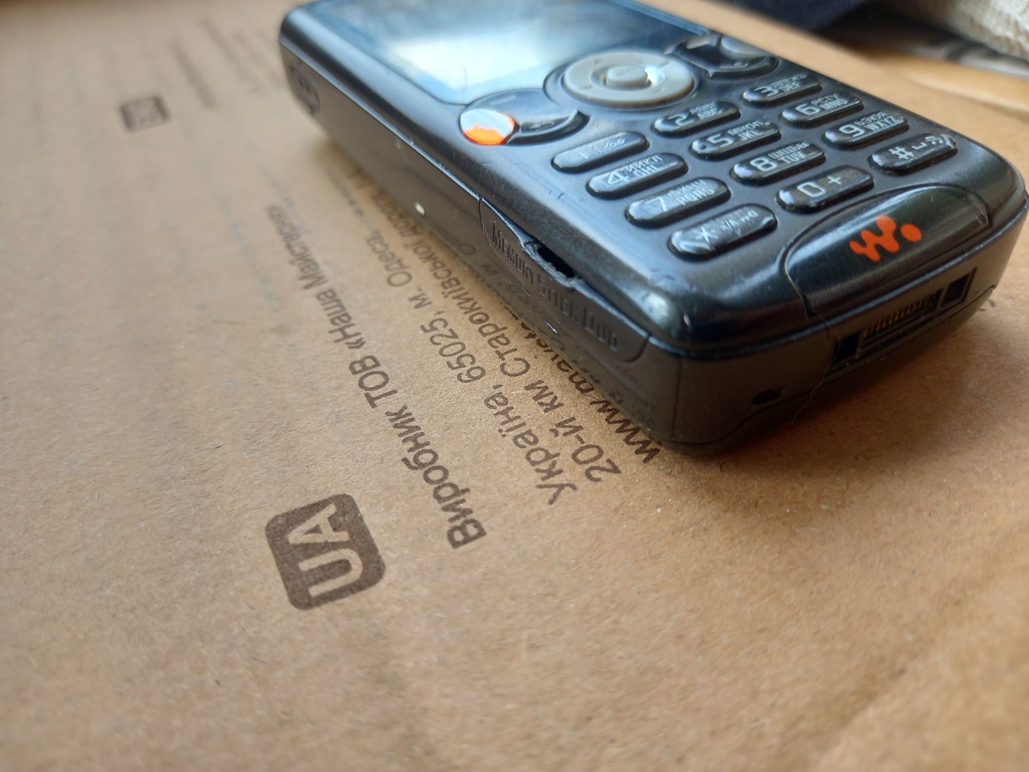 Кнопочный , продам Sony Ericsson w810i зарядка +100 грн