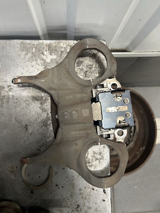 Вилка выбора передач Renault Duster DC4 2018