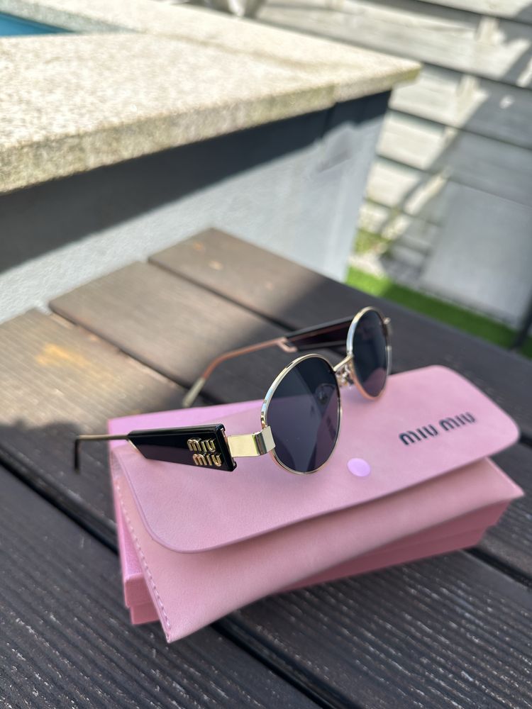 oculos miumiu novos ainda em caixa