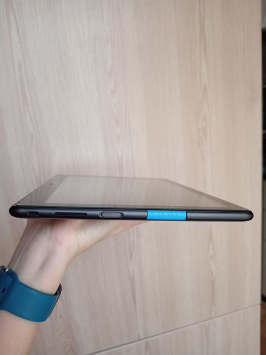 планшет Lenovo Tab E10 2 чохла+поклеєне скло (дуже гарний стан)