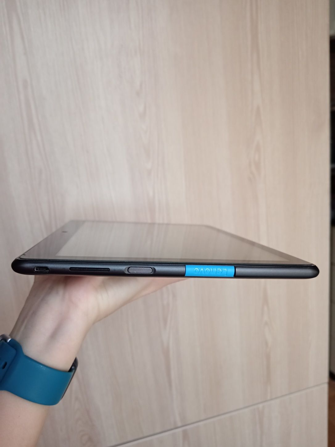 планшет Lenovo Tab E10 повна комплектація є скло+2 чохла відмінний ста
