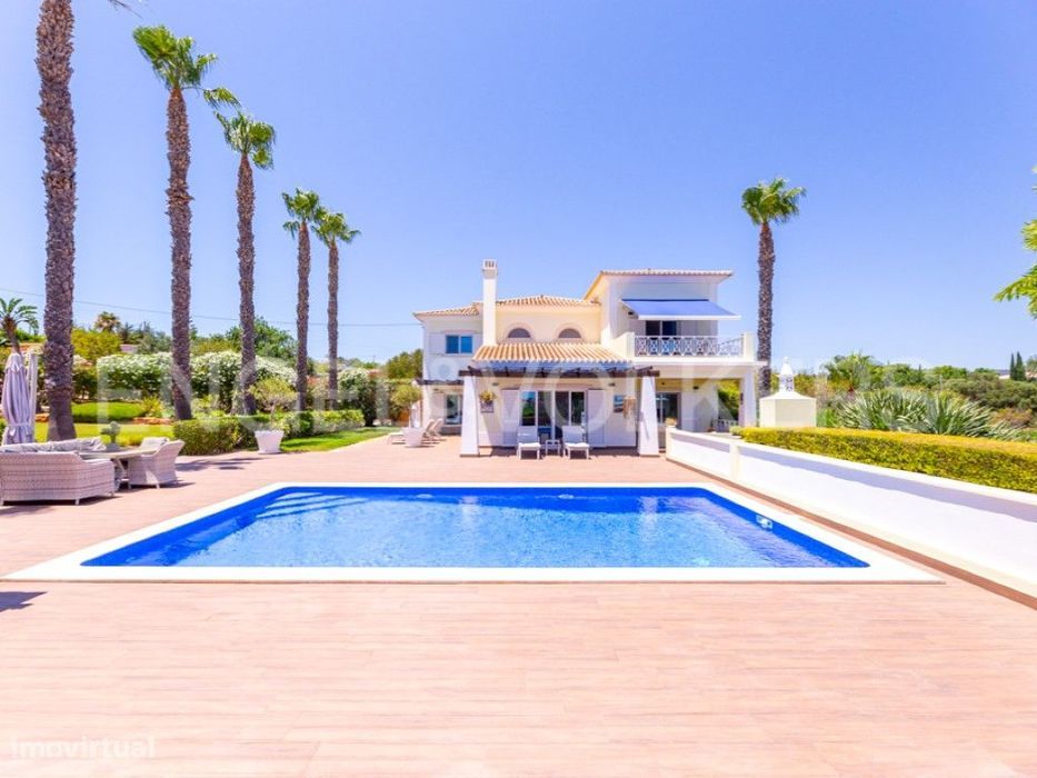 Moradia com vista mar e piscina nos arredores de Olhão
