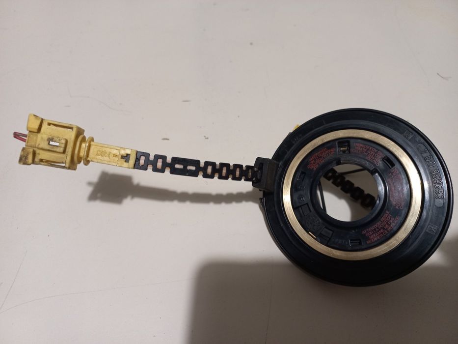 Ціна шлейфа руля на vw т4. А також є руль,подушка та багато іншого..