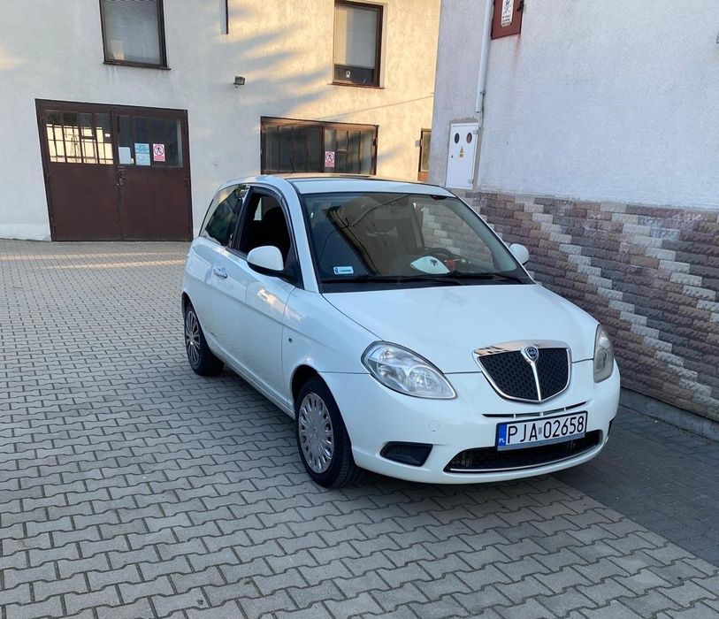 Lancia Ypsilon 2009 rok