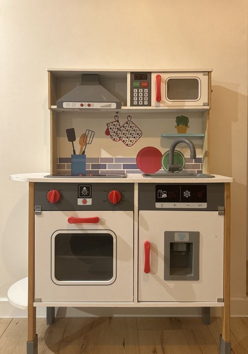 Zabawkowa kuchenka dla dzieci