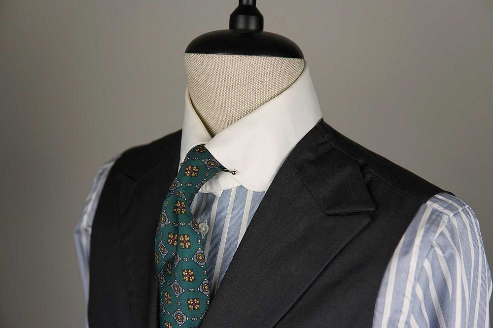 Szpilka pin collar nasuwana do kołnierzyka koszuli srebrna złota metal