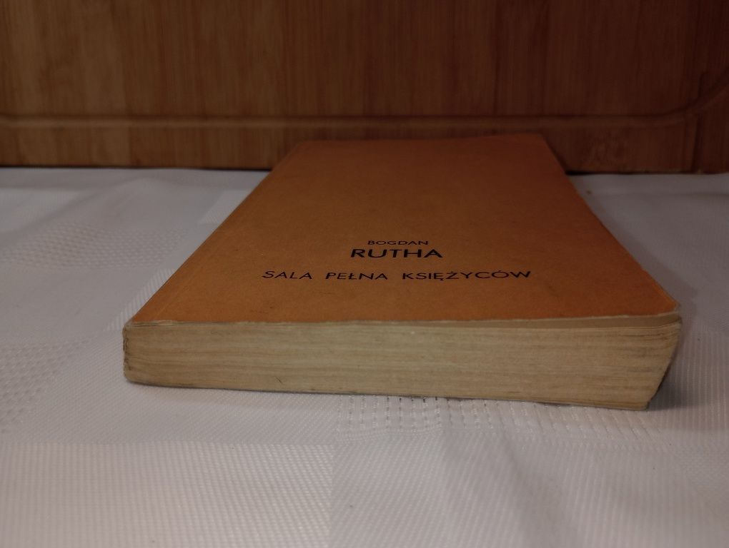 Sala pełna księżyców. Bogdan Rutha