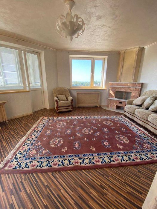 Продам двоповерхову квартиру з видом на р. Дніпро в центрі