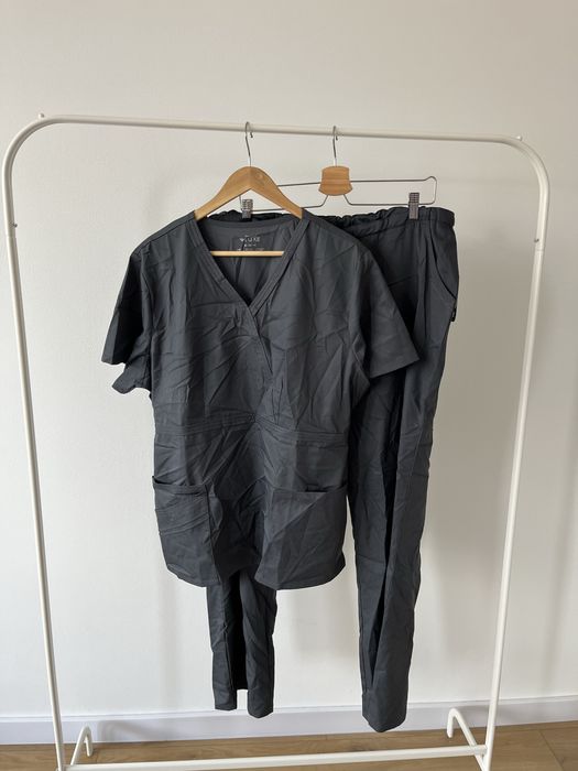 Ciemnoszara odzież medyczna