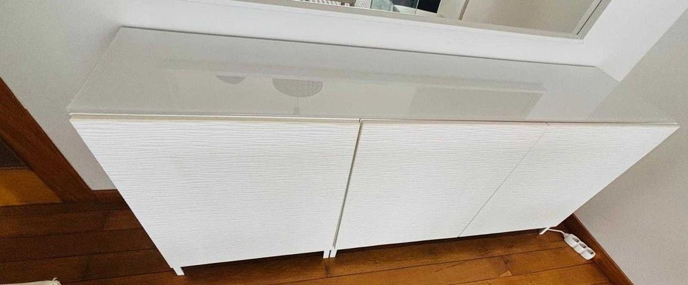 Aparador branco com 3 portas