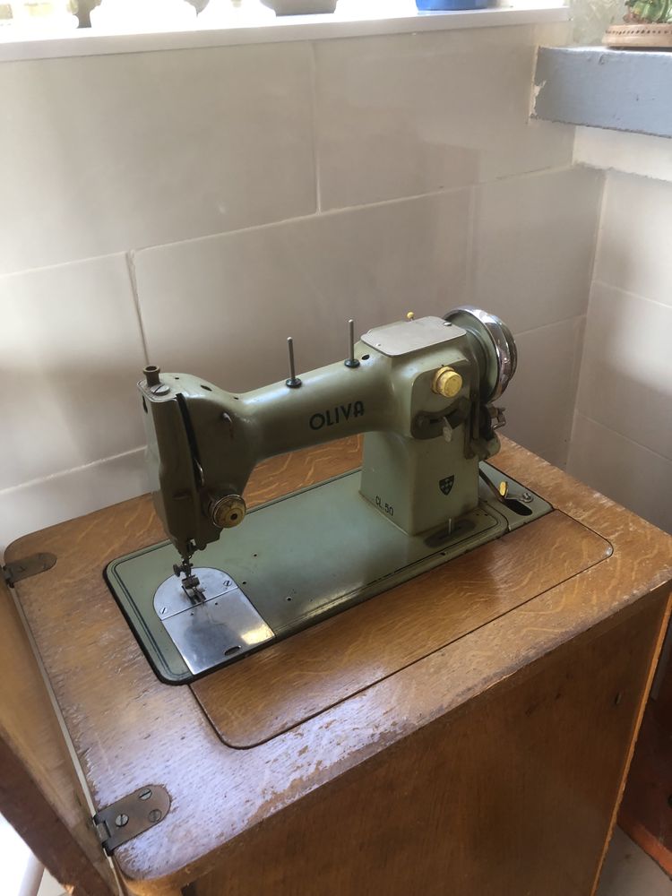 Maquina de costura Oliva (antiguidade)