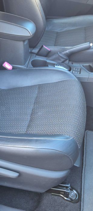 Vendo Toyota Auris Híbrido-com pouco uso