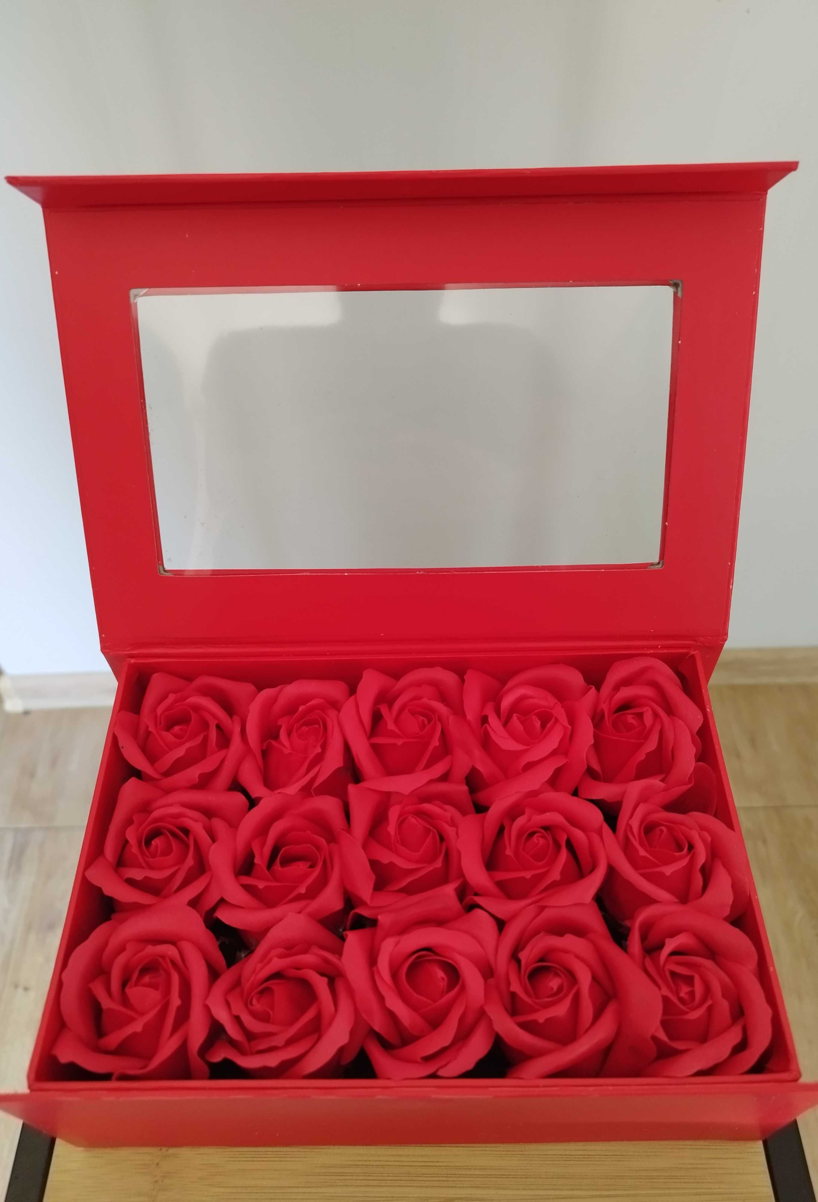 Box z mydlanych róż
