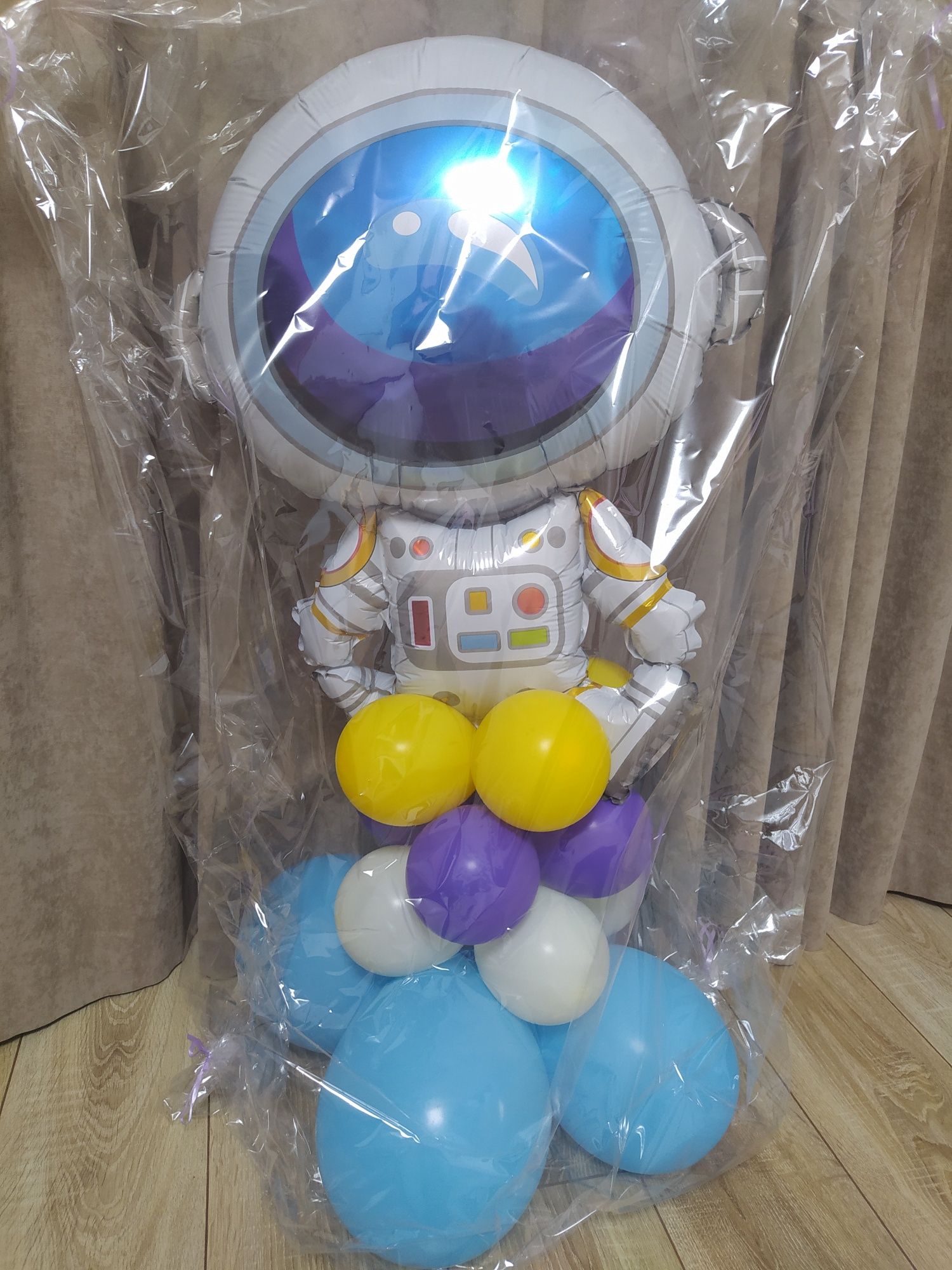 Велика фольгована кулька шарік Космонавт день народження фотозона