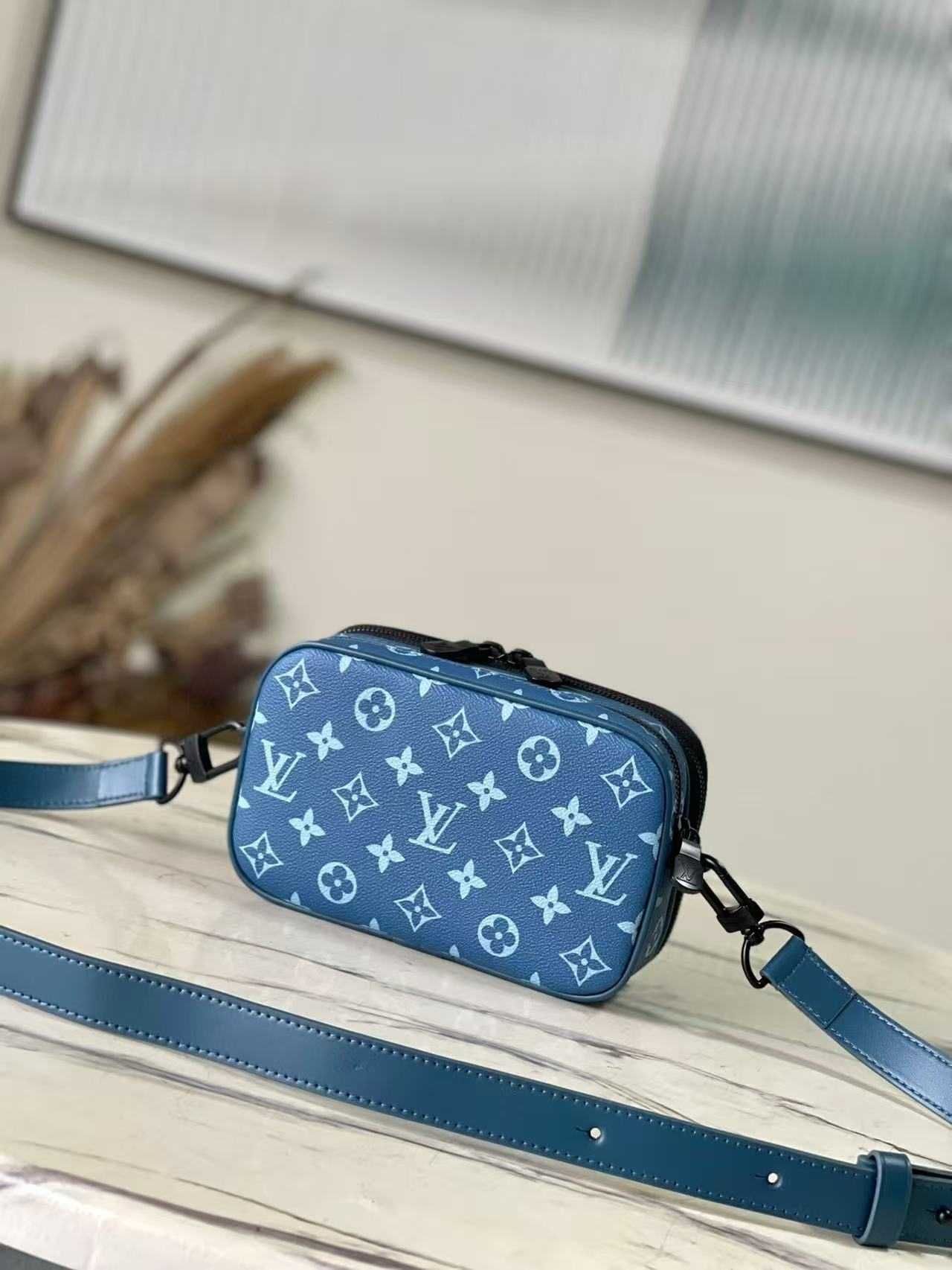 Bolsa de lona Louis Vuitton Alpha NanoMonogram azul Atlântico