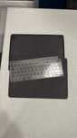 Etui Incase Hardshell in woolnex oraz Moshi Clearguard MacBook Pro 13