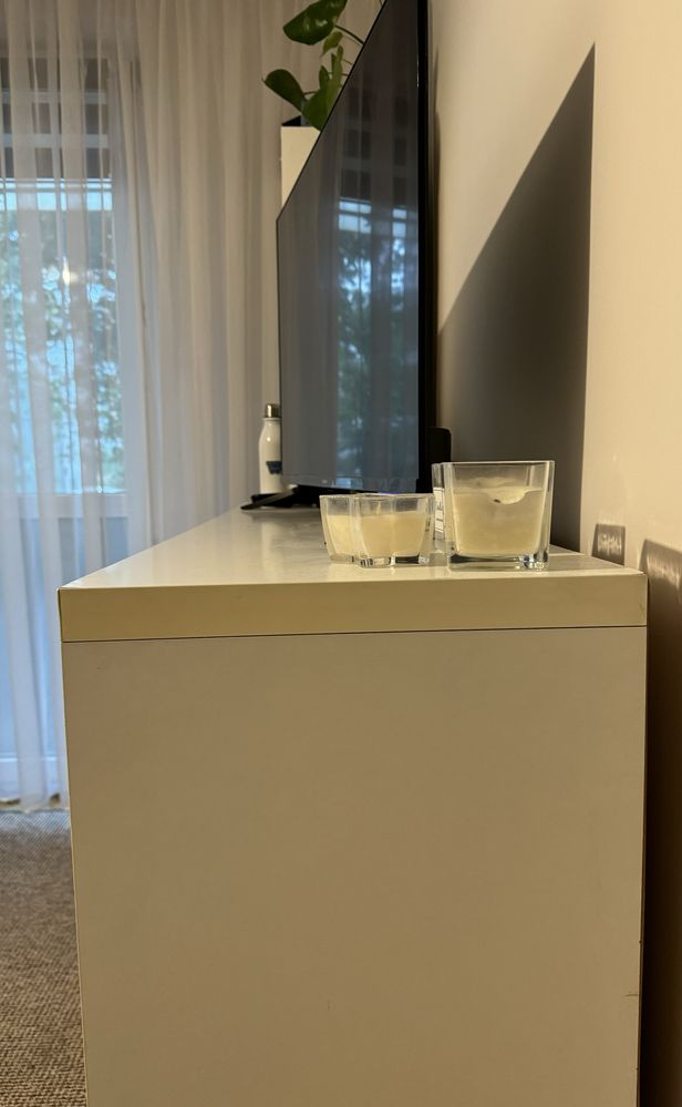 Komoda biała z szufladami