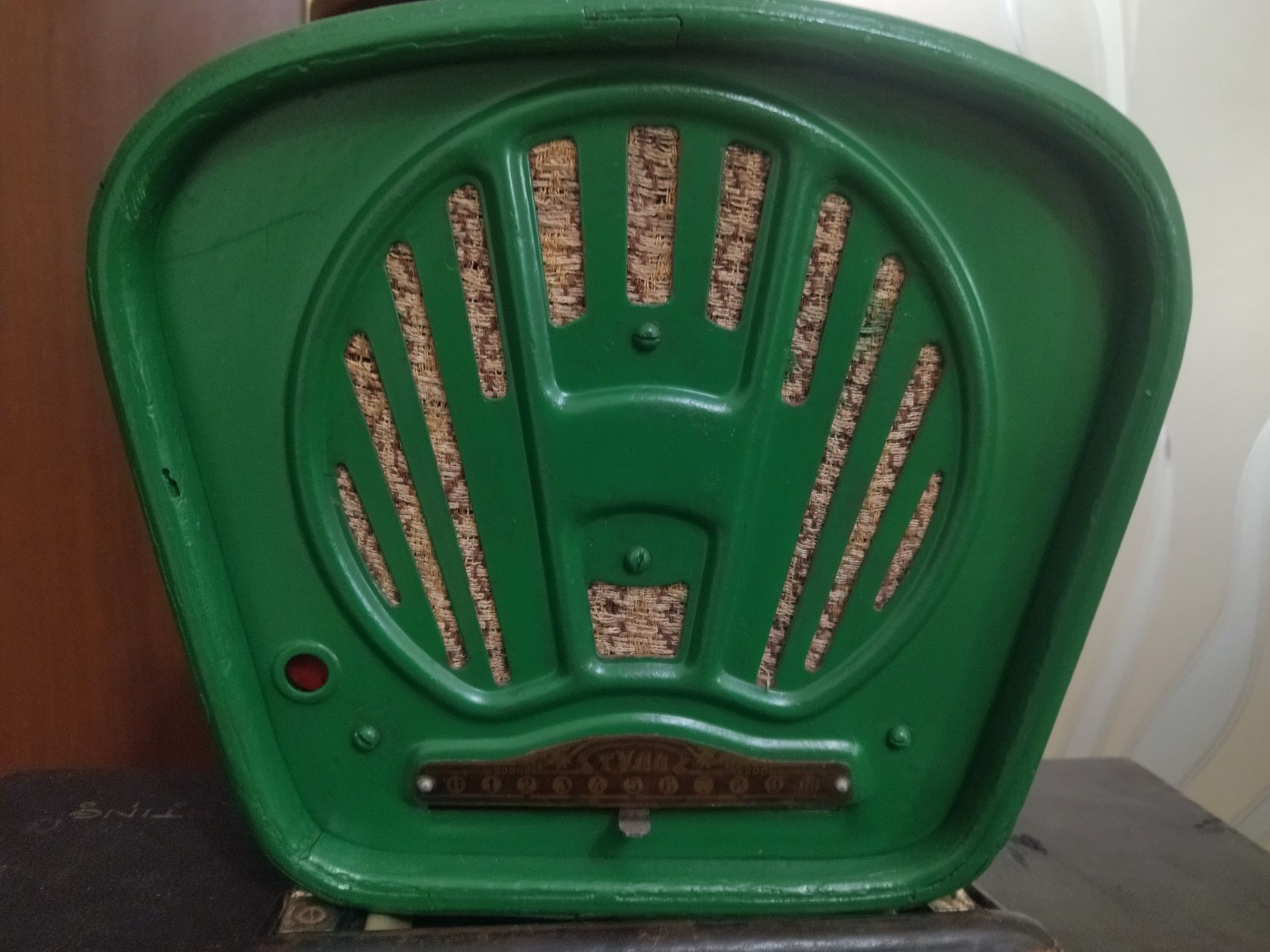 Ламповий ,батарейний радіоприймач "ТУЛА"часів СРСР  1950 рік