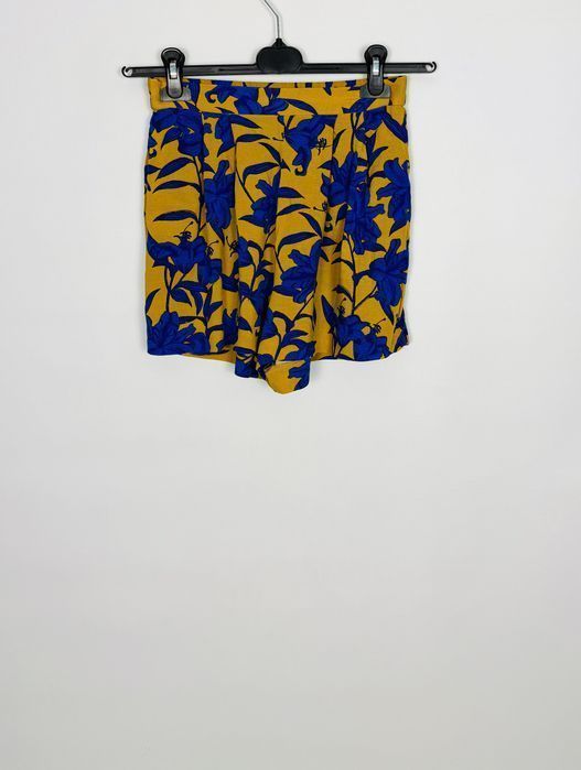 Musztardowe szorty w niebieskie kwiaty z wysokim stanem XS 34 H&M