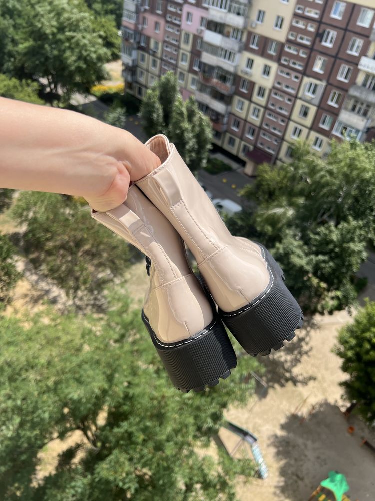 Женские демисезонные ботинки