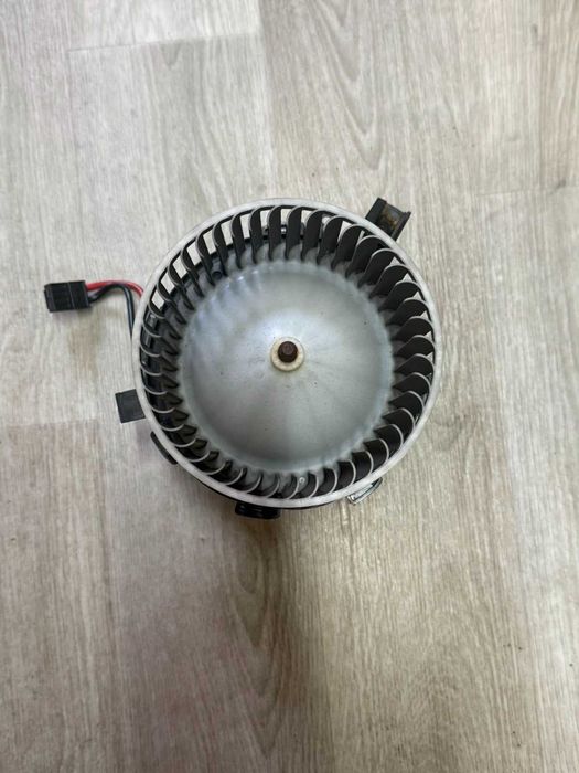 Мотор вентилятора печки пічки отопителя салона Audi Q5 A4 кю 2012-2017