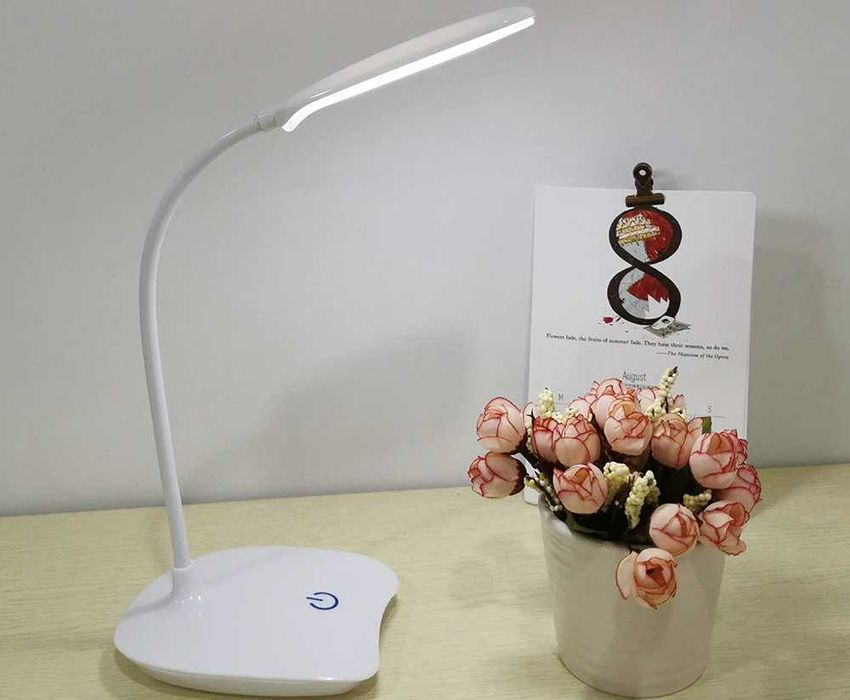 Аккумуляторная настольная лампа светит 6+ часов | Светильник