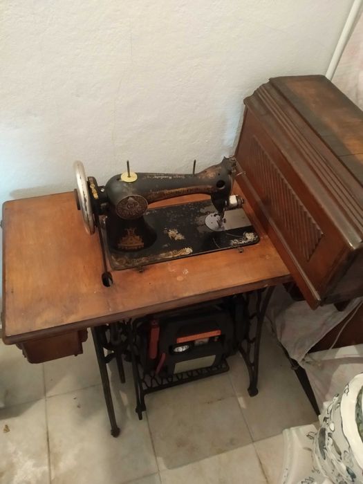 Máquina de Costura Antiga