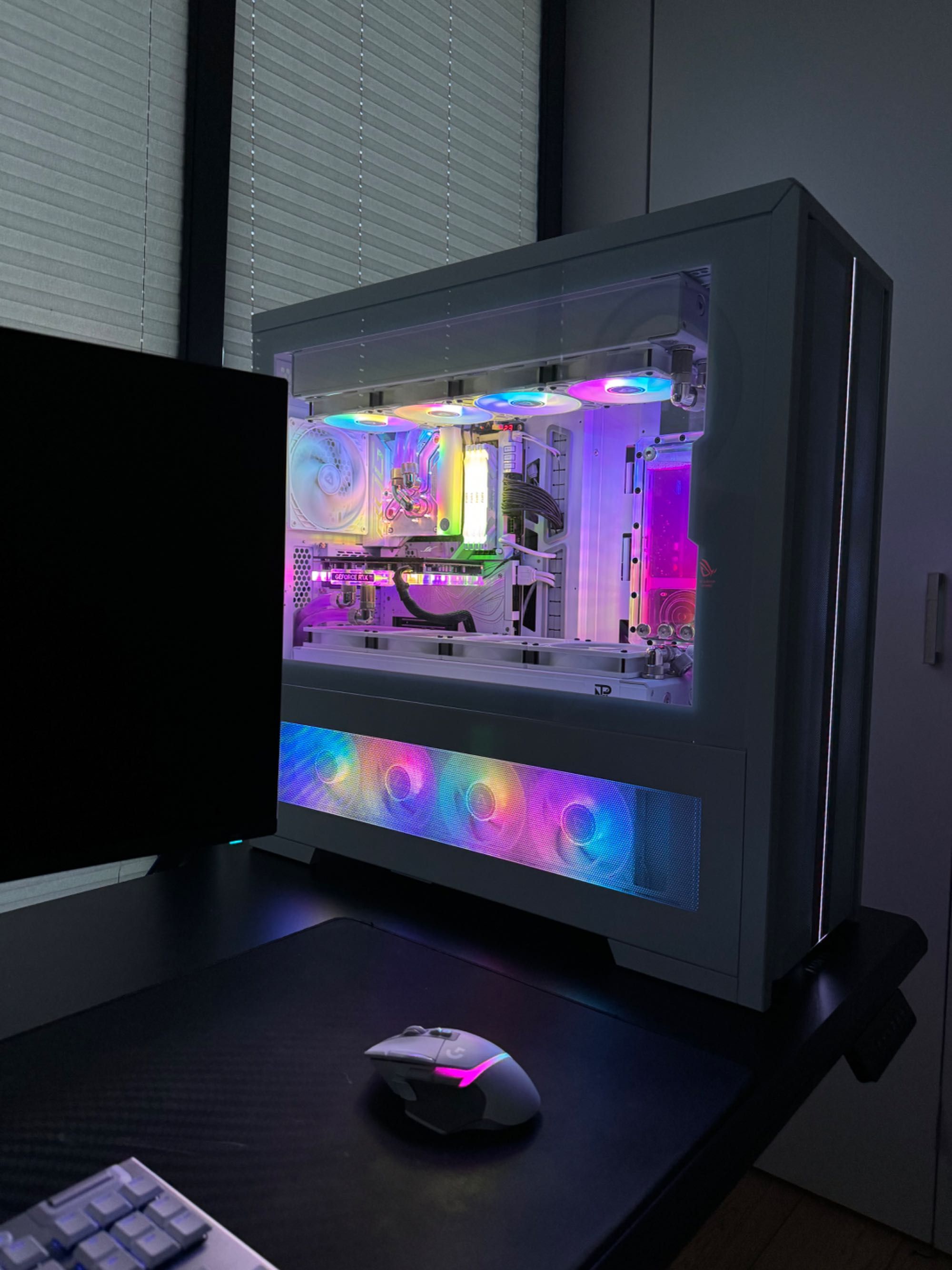 Komputer i9 14900k rtx 4090 na wodzie