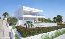 Moradia Isolada T3 com Piscina e Vista Panorâmica do Mar