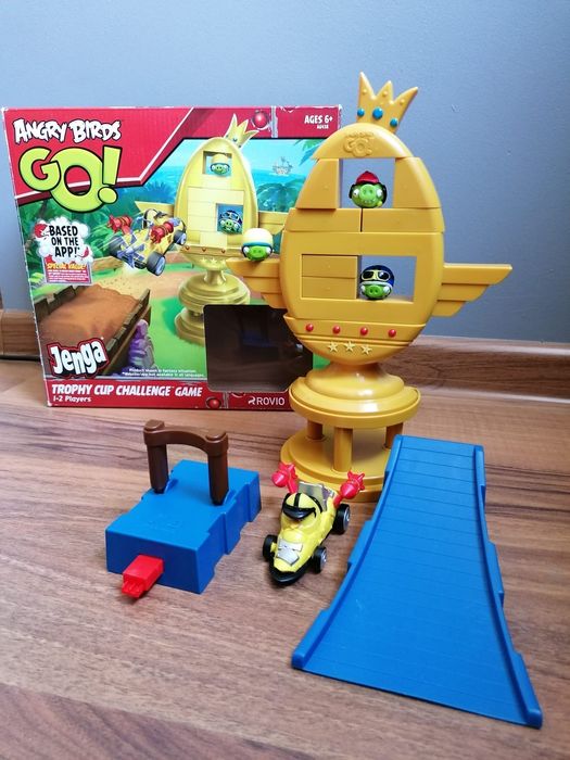Dwa zestawy Angry Birds Telepods plus siedem samochodzików