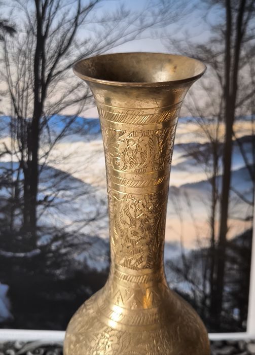 Wazon piękny stary mosiądz