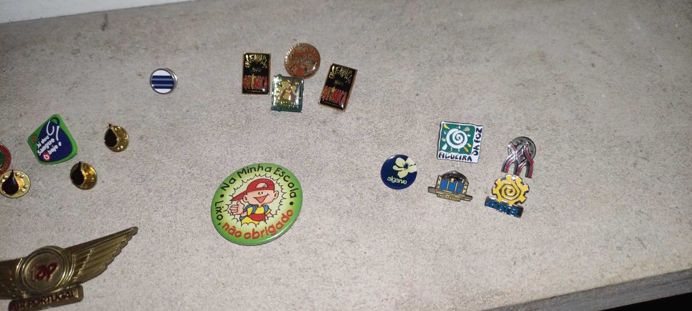 pins crachás diversos -- consulte a lista abaixo