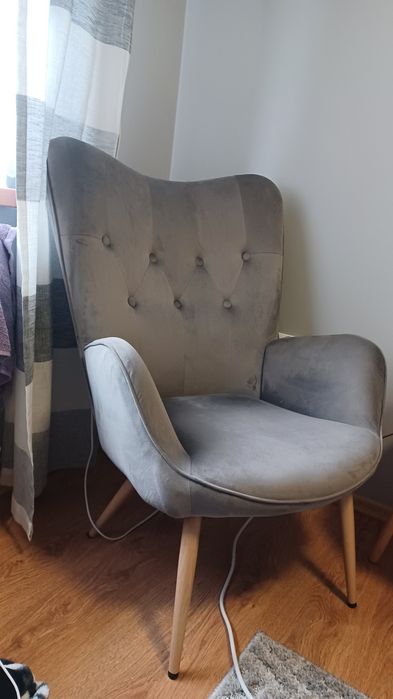 Fotel tapicerowany uszak z podnóżkiem