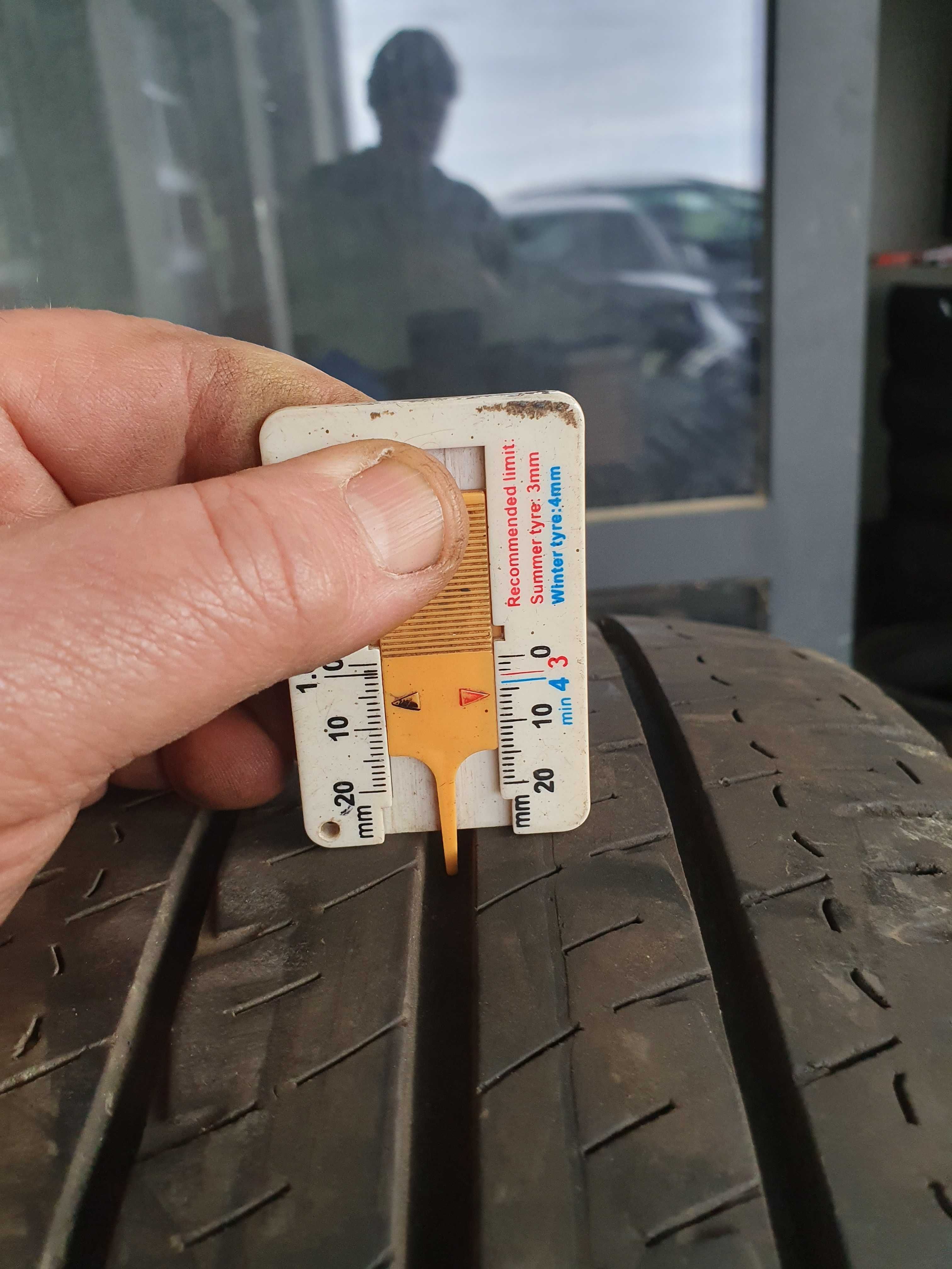 Opona Michelin Agilis 215/65/16C 109/107T HP100