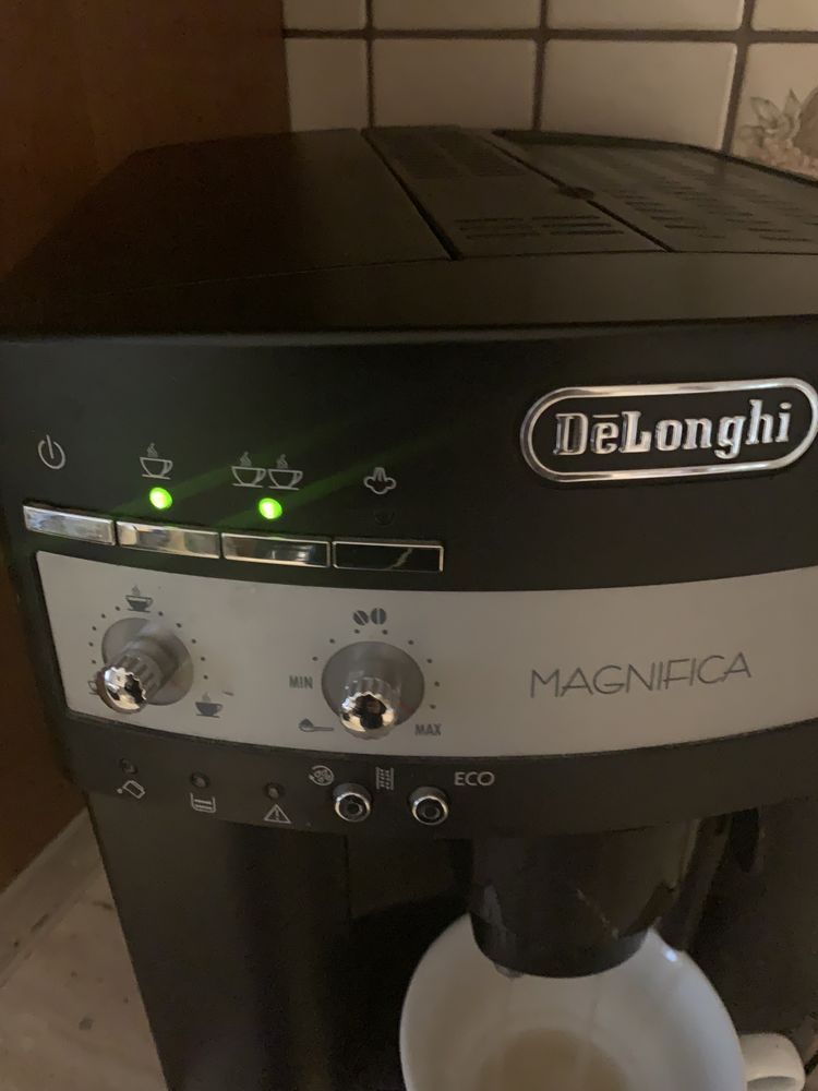 DELONGHI Magnifica Ecam ekspres do kawy