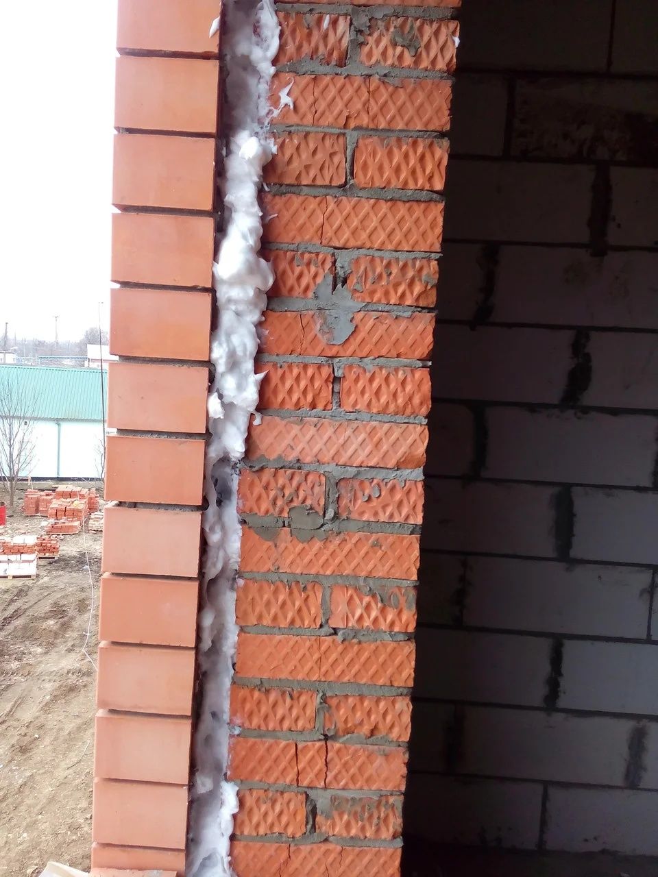 Утеплення Піноізолом закачка стіни та горища. Рідкий пінопласт +