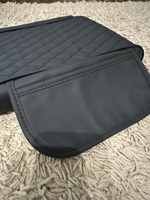 Підлокітник в авто