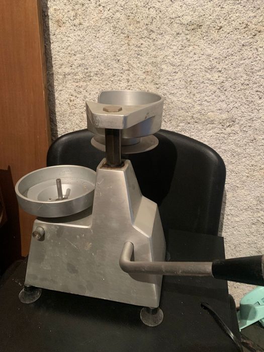Máquina modeladora de hambúrguer manual ( negociável)