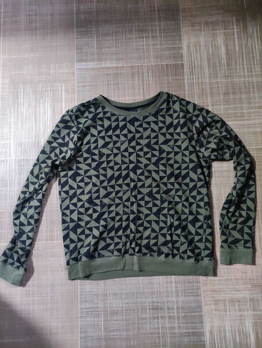 Кофта цвета хаки с принтом