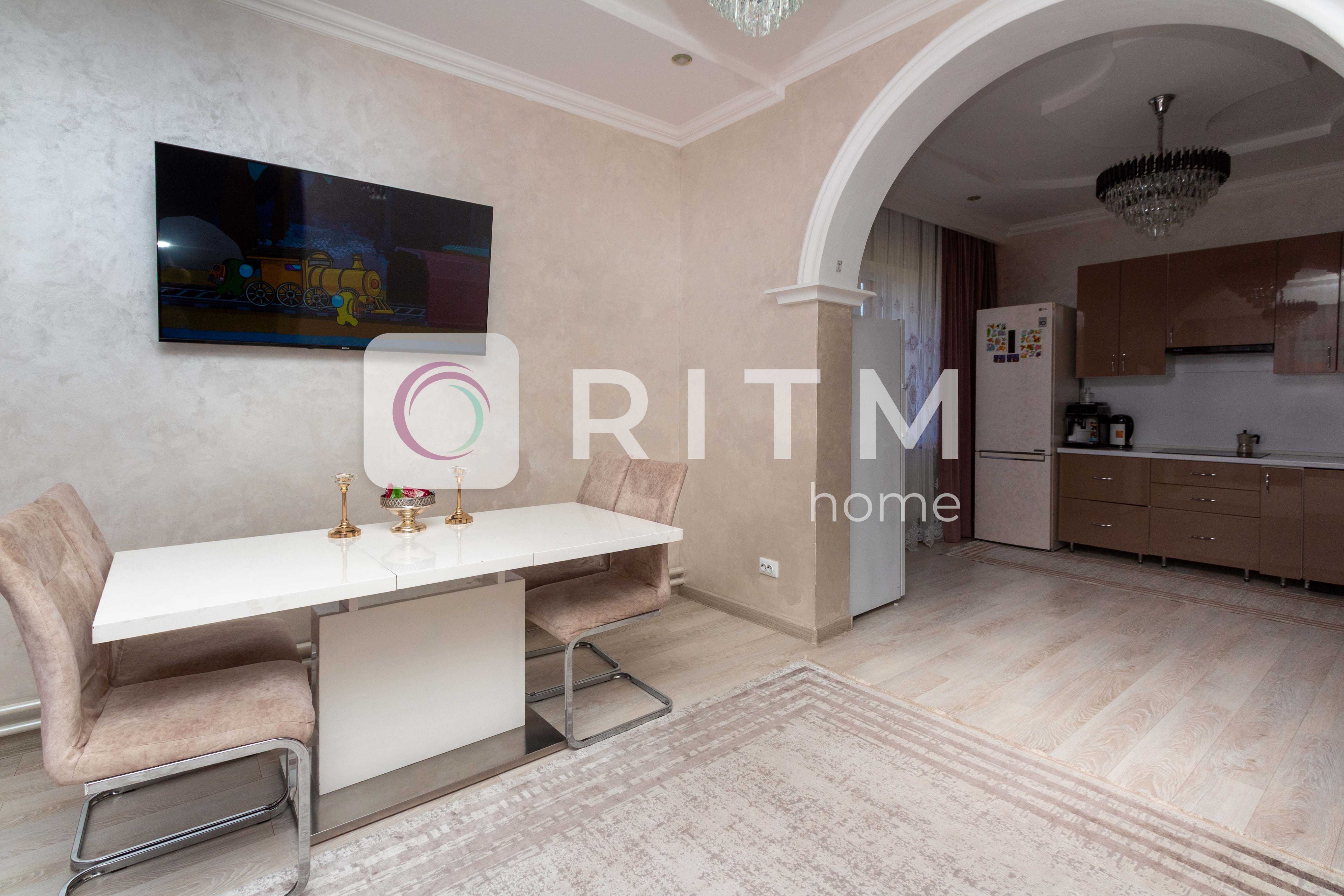 Продається будинок з мансардою, цоколем в селі Великий Кучурів,