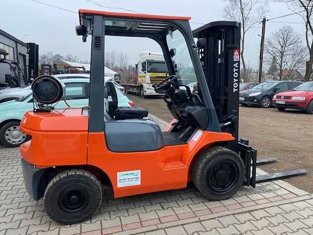 Wózek widłowy Toyota 02-7FGF30, 3t, LPG, 2002r, Triplex 4,3m, Automat