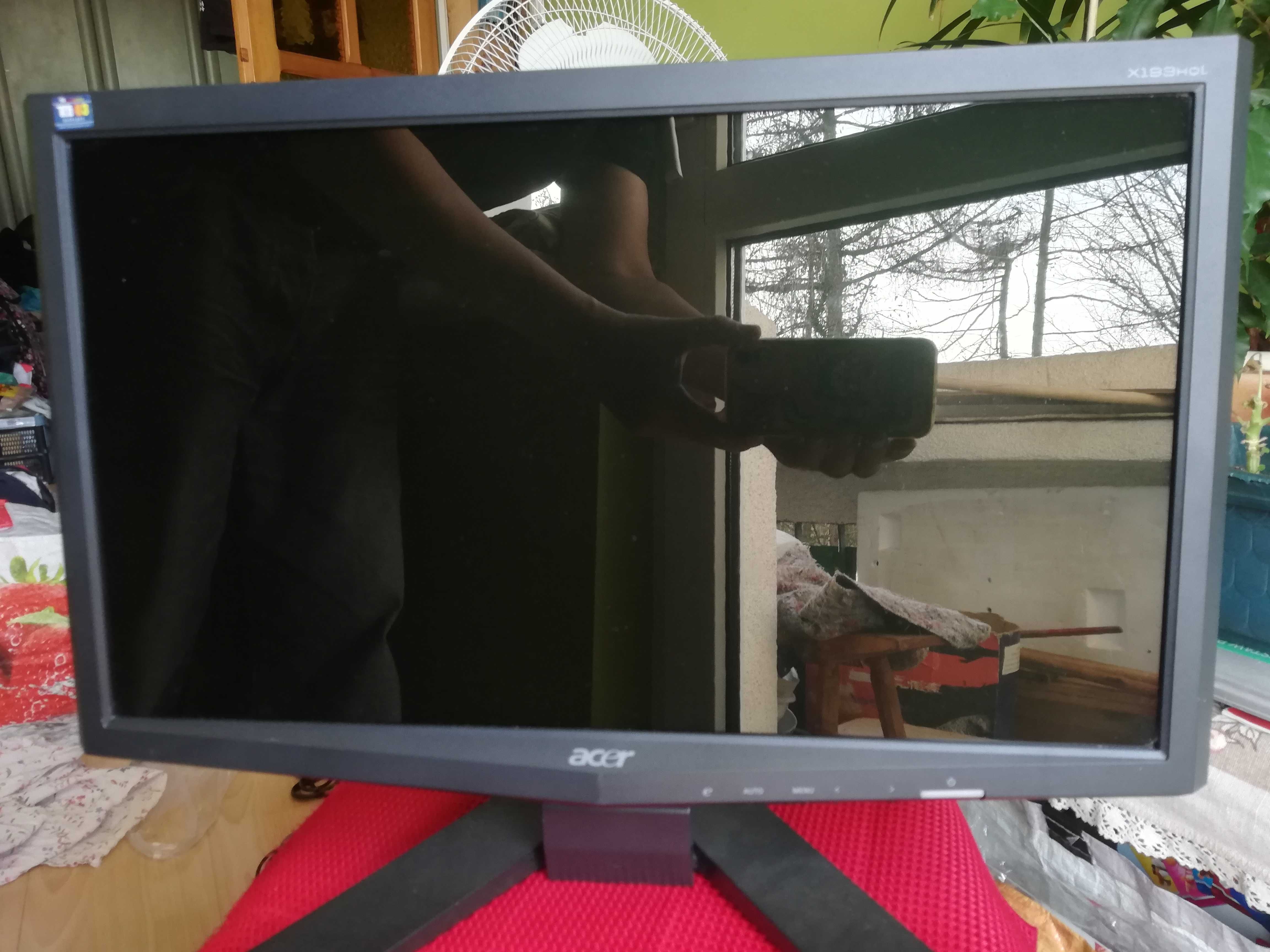 monitor acer sprawny komt jak na zdjęciu 19cali